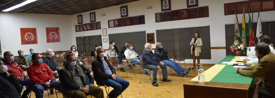 Orgãos sociais da Associação Humanitária dos Bombeiros Voluntários de Mora tomaram posse dia...