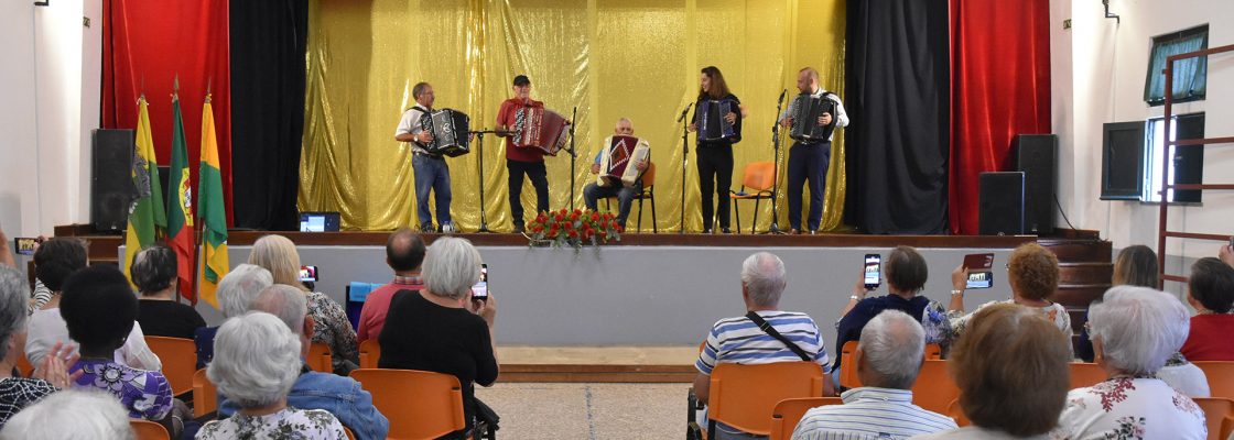 XIV Encontro de Acordeões enche a sala de espetáculos do Grupo Musical Paviense