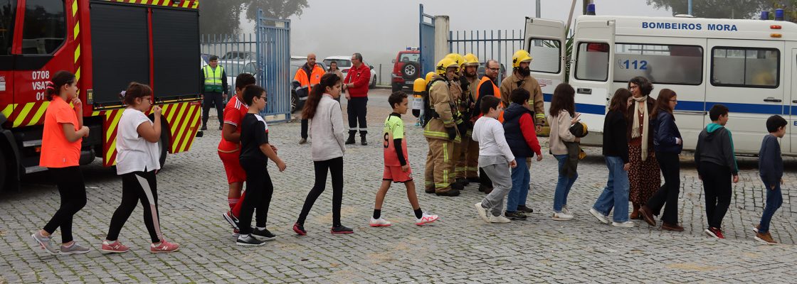 Simulacro “A Terra Treme” na Escola Básica e Secundária de Mora